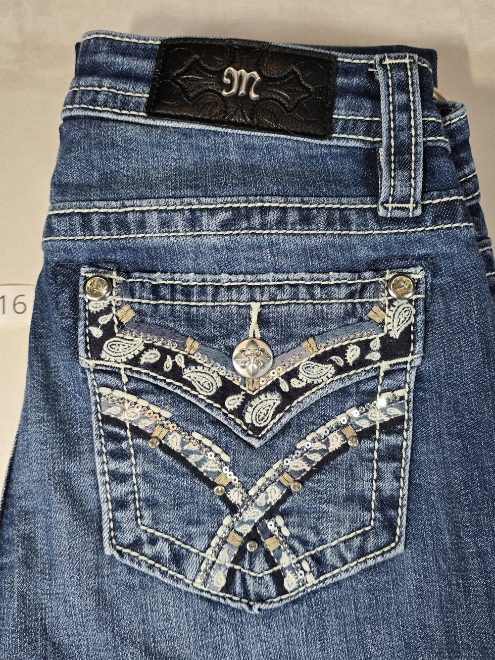 Brand New NWT Miss Me Women’s Blue Embroidered Pocket Jeans - 26x32